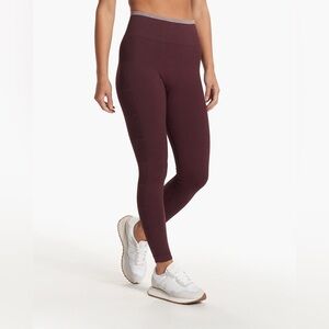 NWOT Vuori‎ Helix Seamless Legging in a burgundy color Small